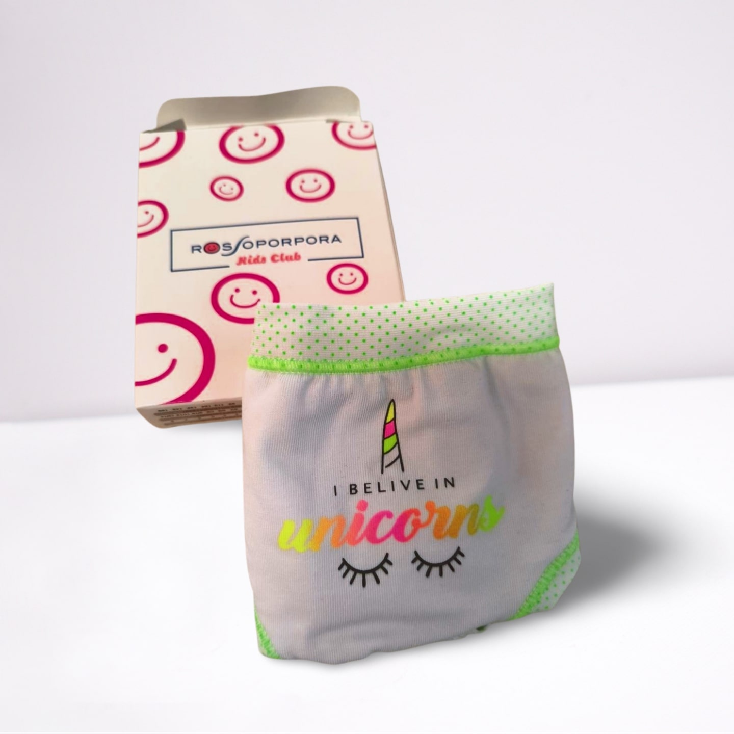 Slip bimba Rossoporpora Kids Club - 6 pezzi: slip in cotone bielastico con fantasie assortite. Certificati OEKO-TEX, morbidi e sicuri. Taglie dai 3/4 ai 11/12 anni.