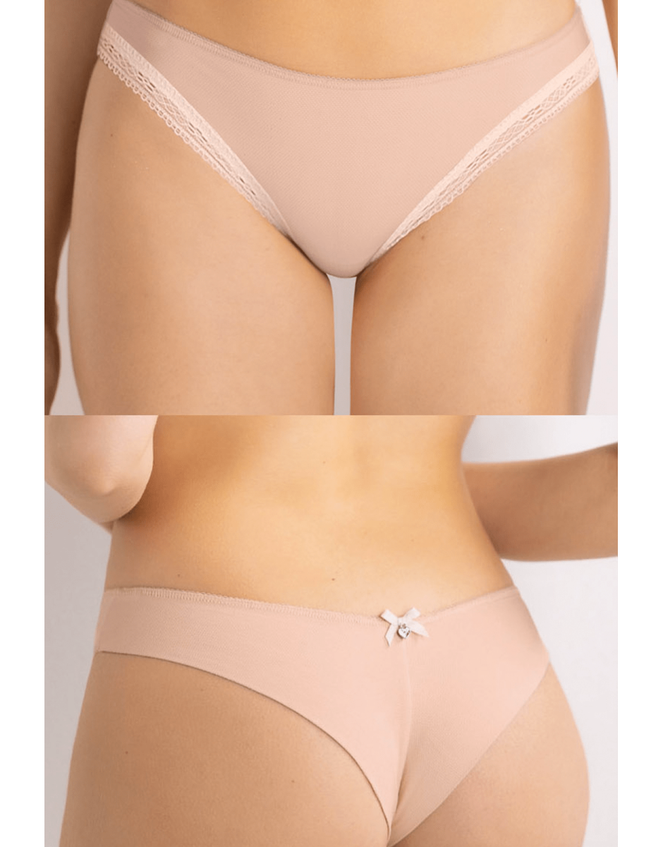 Slip brasiliana 1887 SièLei Darling in tessuto jacquard con raffinato pizzo. Eleganza e comfort con fiocchetto e punto luce. Disponibile in Nero, Cipria, Bianco Latte e Malva.