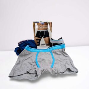Boxer Rossoporpora Uomo UB 2156 in cotone elasticizzato. Confezione da 3 pezzi a colori assortiti per comfort, stile e vestibilità perfetta.