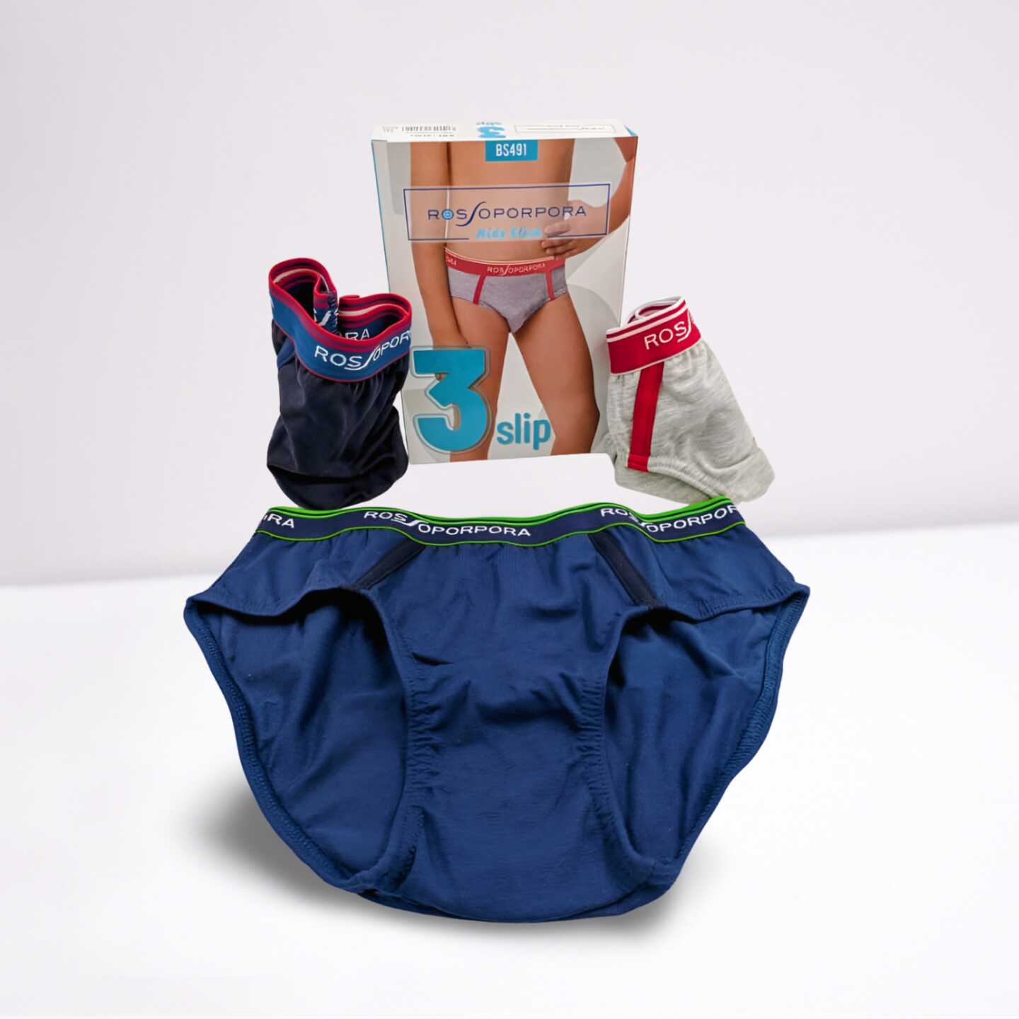 Slip Bimbo Rossoporpora Kids Club BS491 in cotone elasticizzato. Confezione da 3 slip a colori assortiti per comfort, resistenza e qualità Made in Italy.