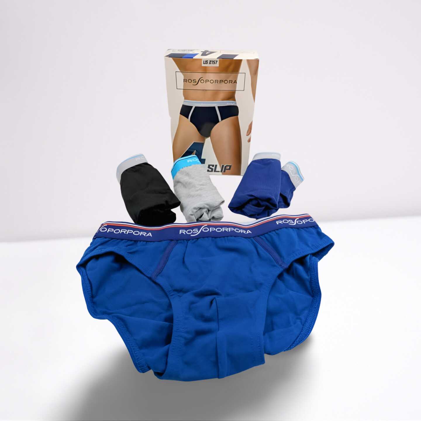 Slip Uomo Rossoporpora US 2157 in cotone elasticizzato. Confezione da 4 slip a colori assortiti per massimo comfort e vestibilità perfetta.